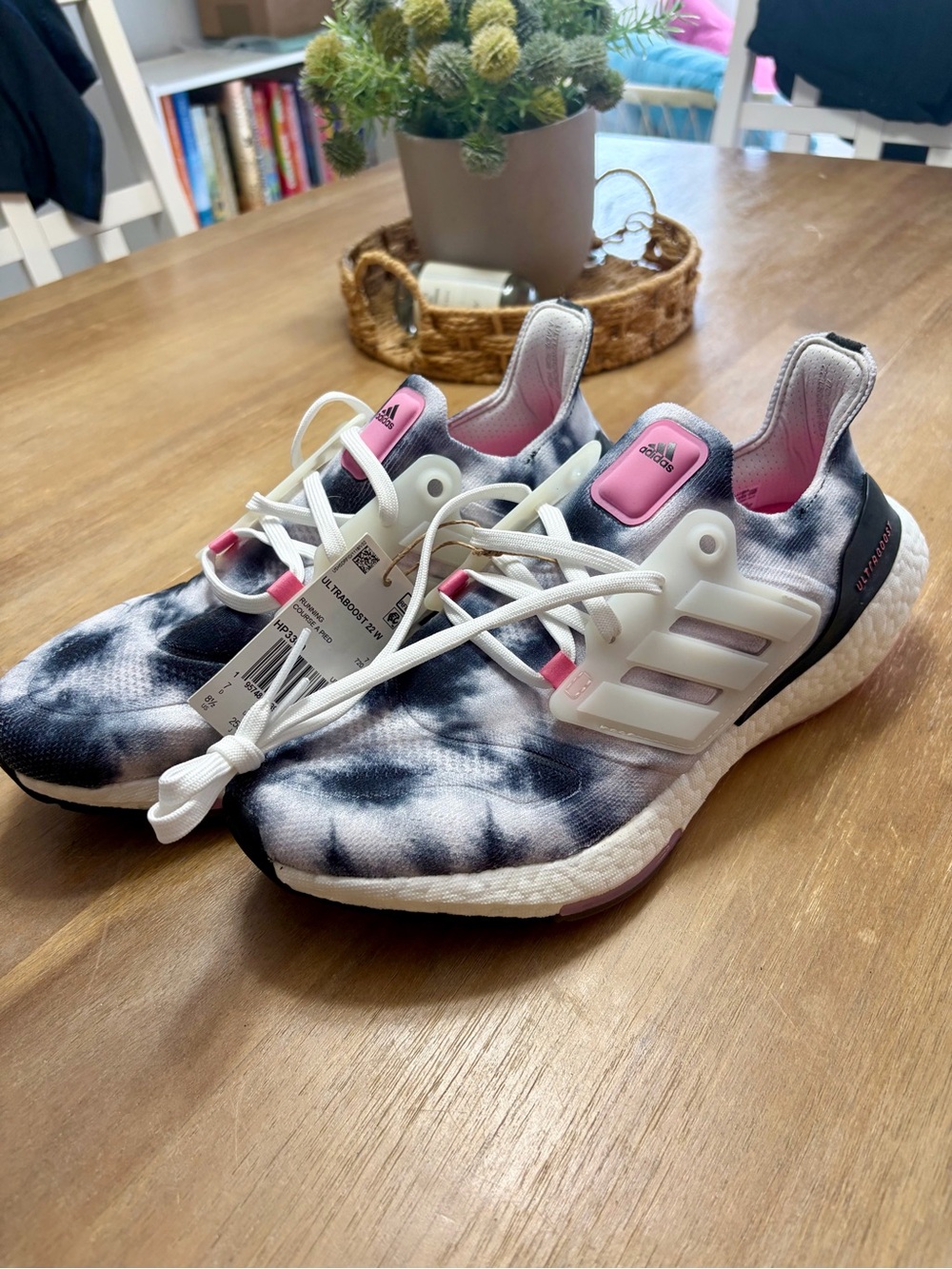 Adidas Ultraboost 22 Women’s 8.5 Tie Dye Running Shoes NWT